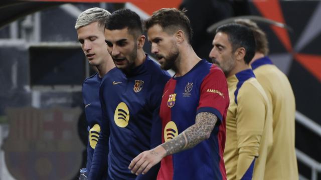 Iñigo Martínez abandona el terreno del juego en el clásico por lesión