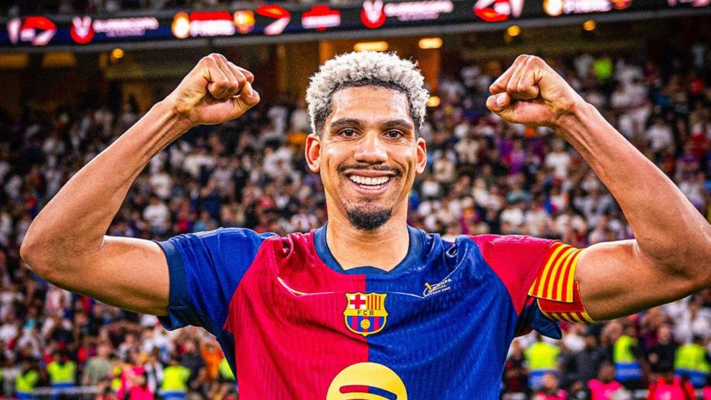 Ronald Araujo festeja el título de la Supercopa de España 2025