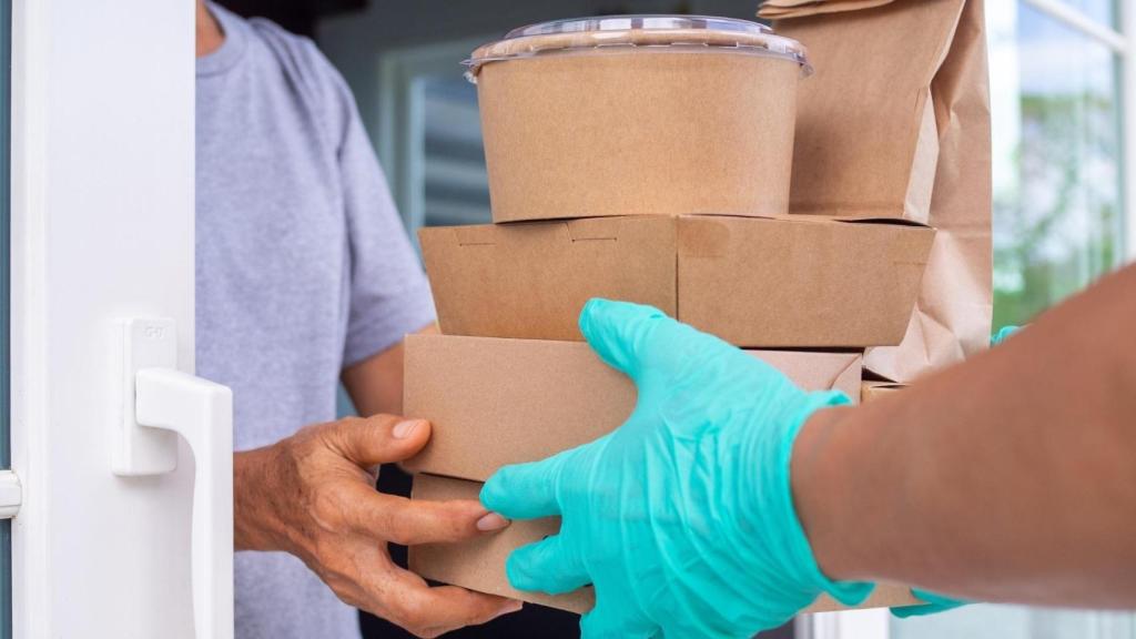 Imagen de archivo de un servicio de comida a domicilio para colectivos vulnerables