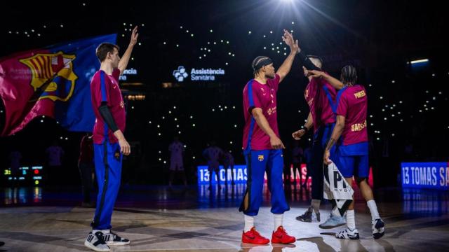 Los jugadores del Barça de basket se preparan para un partido en el Palau