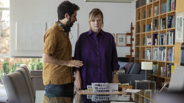 Aitor Echeverría y Emma Suárez en la casa donde se grabó 'Desmontando un elefante'