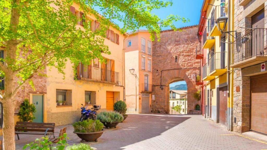 Portal de la Magdalena de Berga