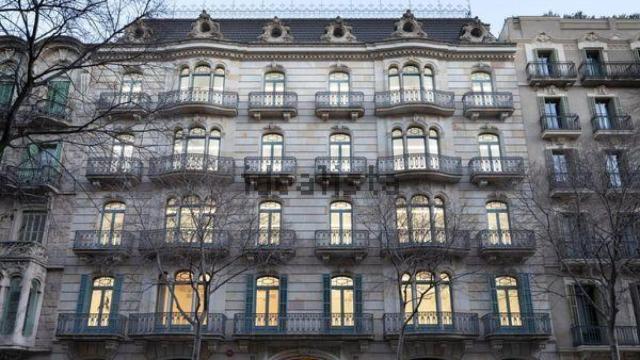 Fachada del número 36-40 de la calle Ausiàs Marc del Eixample de Barcelona