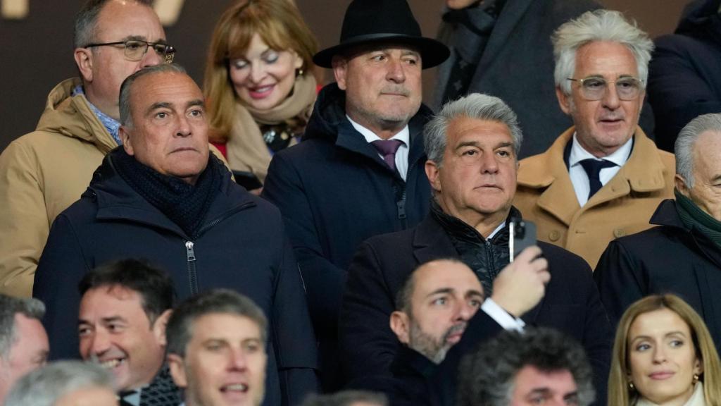 Joan Laporta en el palco de Montjuïc durante el Barça-Betis de Copa