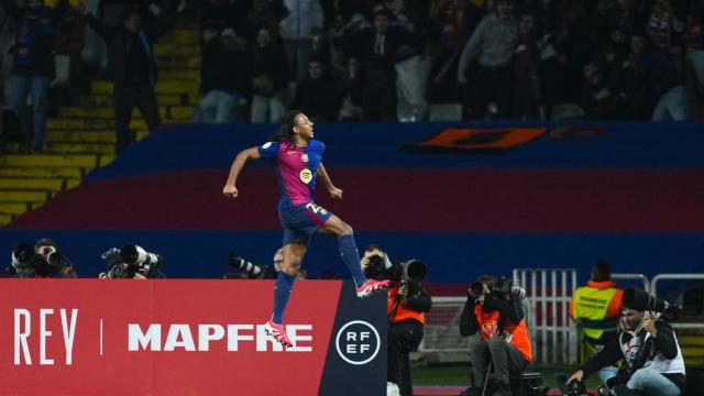 Jules Koundé celebra su gol ante el Betis