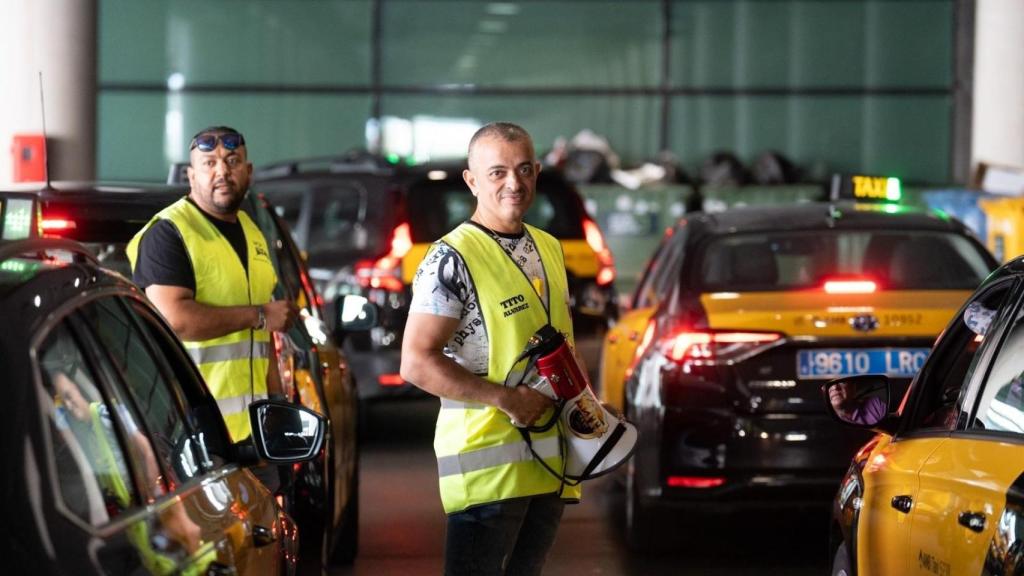Imatge d'arxiu de Tito Álvarez (centre), portaveu d'Élite Taxi