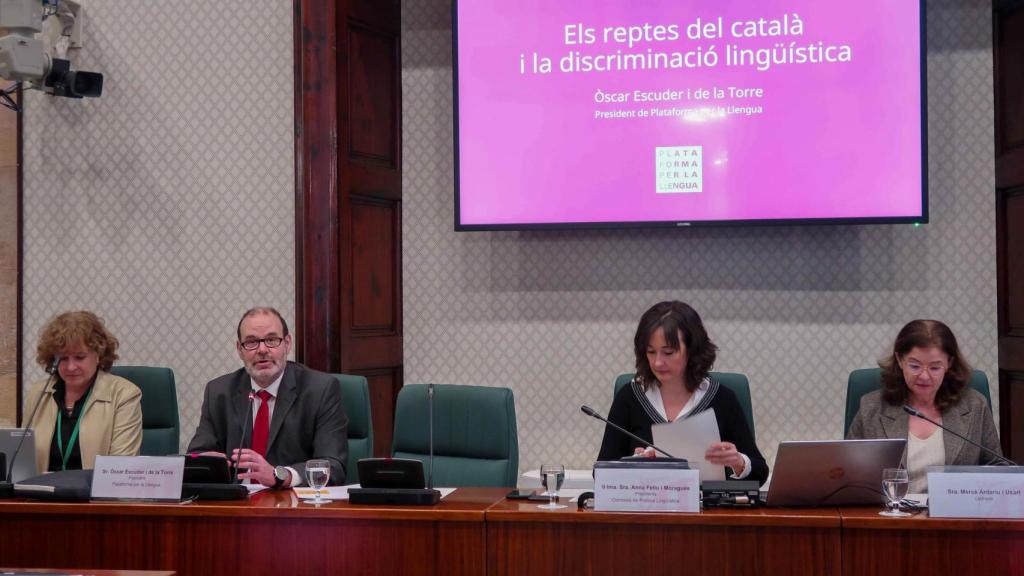 El presidente de Plataforma per la Llengua, Òscar Escuder, comparece en la comisión de Política Lingüística del Parlament