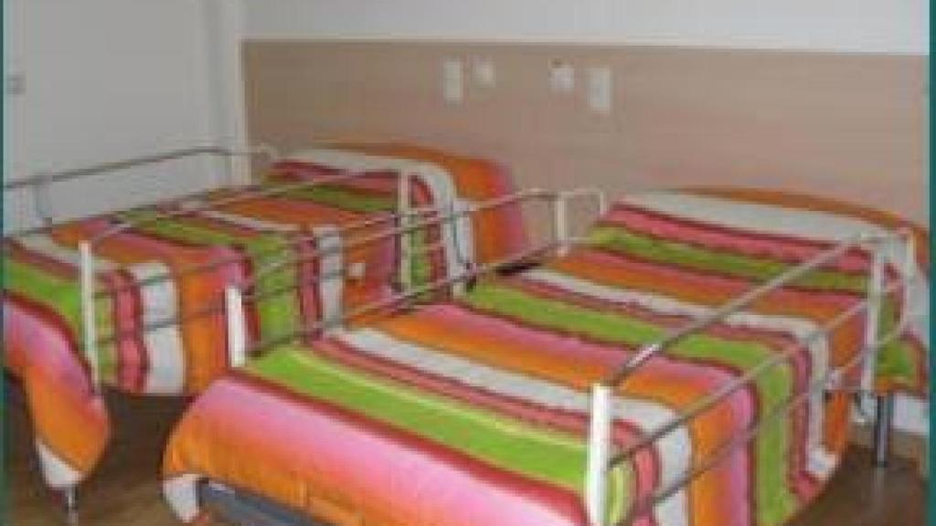 Camas en la residencia de Nuestra Señora de Fátima en Vallirana