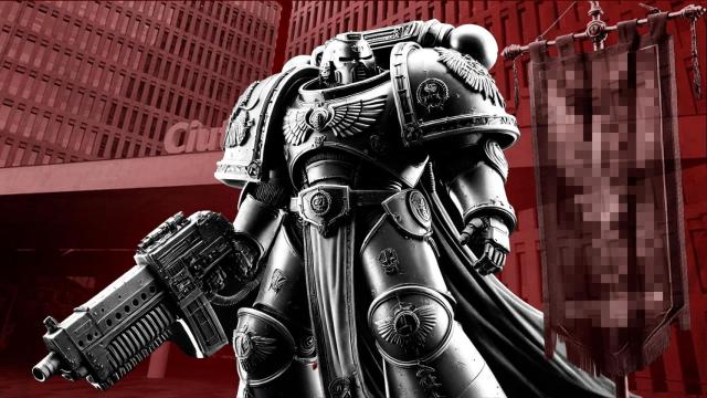 Figura de Warhammer 40k con la Ciutat de la Justicia de fondo