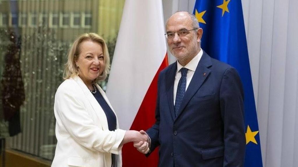 El 'conseller' de Unión Europea y Acción Exterior, Jaume Duch, y la representante permanente de Polonia ante la UE, Agnieszka Bartol