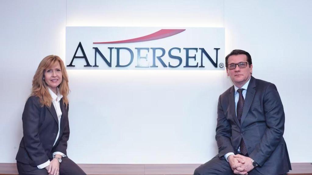 Imagen de Iolanda Latorre (izquierda), en las oficinas de Andersen en Barcelona