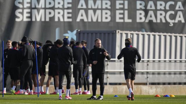 Hansi Flick, a punto de dirigir un entrenamiento del Barça en la Ciutat Esportiva