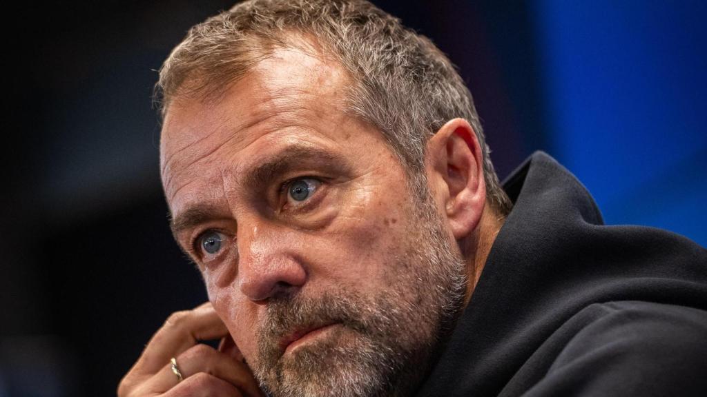 Hansi Flick comparece en rueda de prensa antes del Benfica-Barça