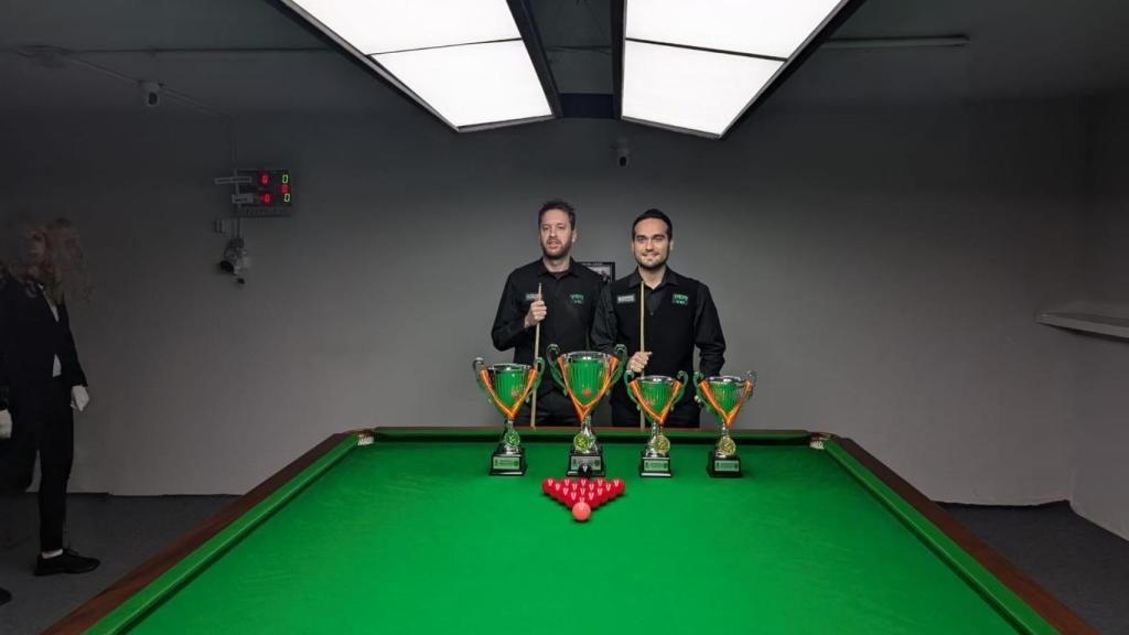Daan Leyssen (i) y Aleix Melià (d), en la final del Campeonato de España de 'snooker' 2025, disputada en Zaragoza