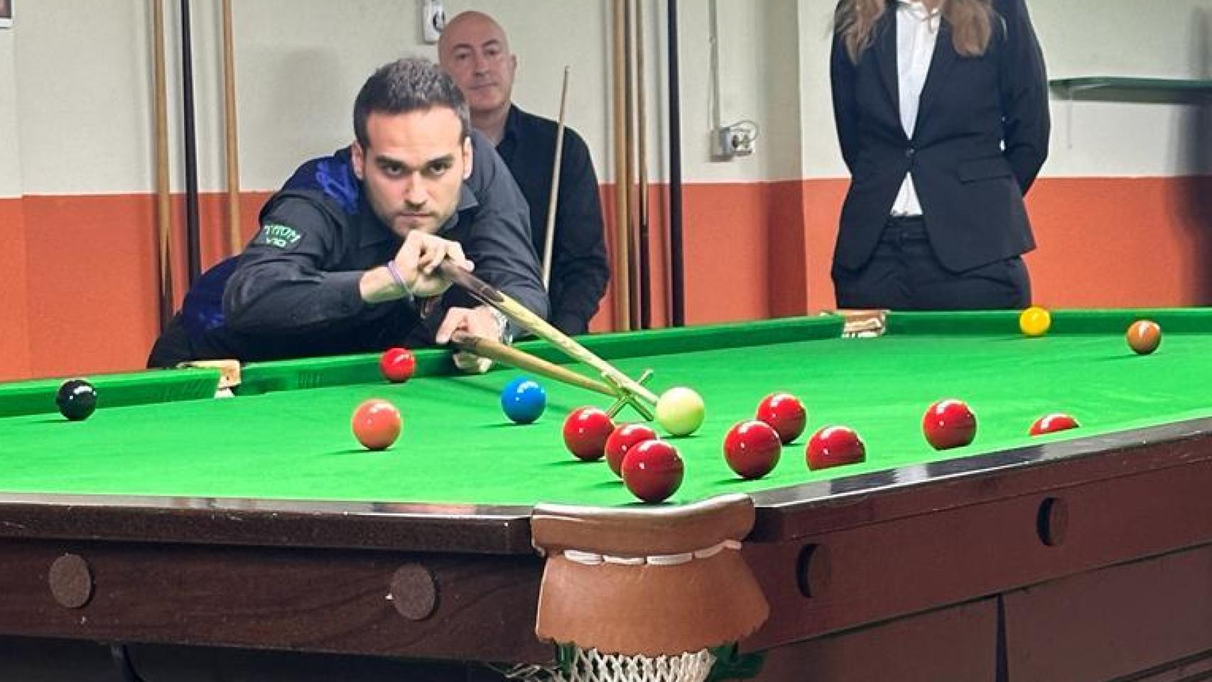 Aleix Melià, tricampeón de España de ‘snooker’, durante un torneo