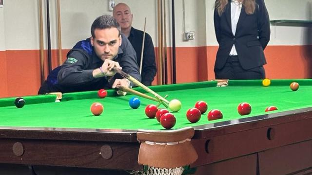 Aleix Melià, tricampeón de España de ‘snooker’, durante un torneo