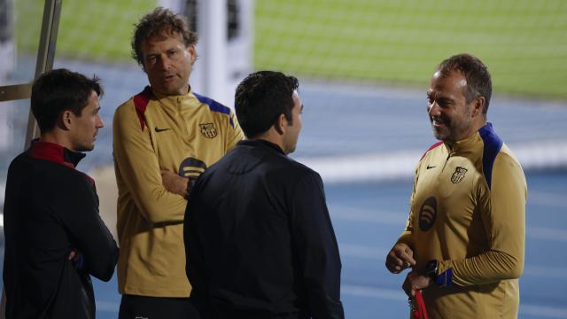 Bojan y Deco conversan con Hansi Flick y Marcus Sorg en Arabia Saudí