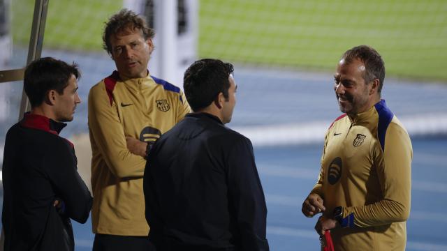 Bojan y Deco conversan con Hansi Flick y Marcus Sorg en Arabia Saudí