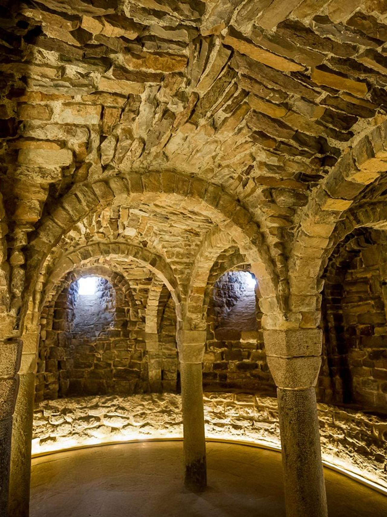 El castell medieval català del segle IX que s'assembla a l'Abadia de Westminster, el Castell de Cardona