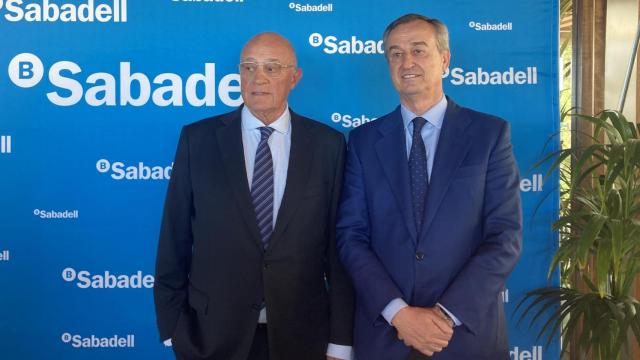 El presidente de Banco Sabadell, Josep Oliu (izq..), junto al consejero delegado, César González-Bueno / EP