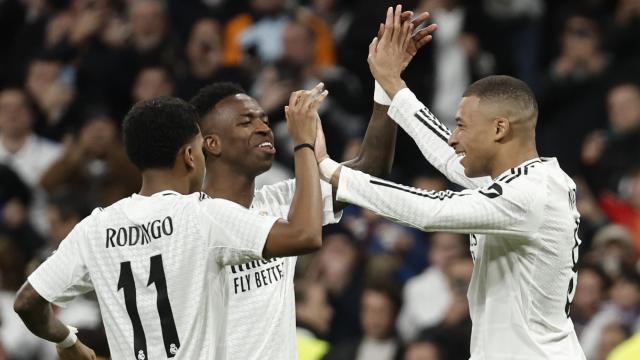 Rodrygo, Vinicius y Mbappé festejan el triunfo del Real Madrid contra el RB Salzburgo
