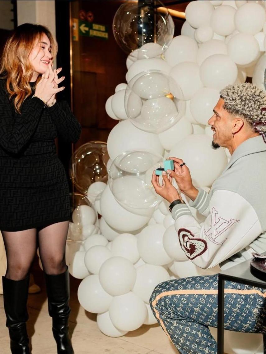 Ronald Araujo pide matrimonio a Abi Oliivera