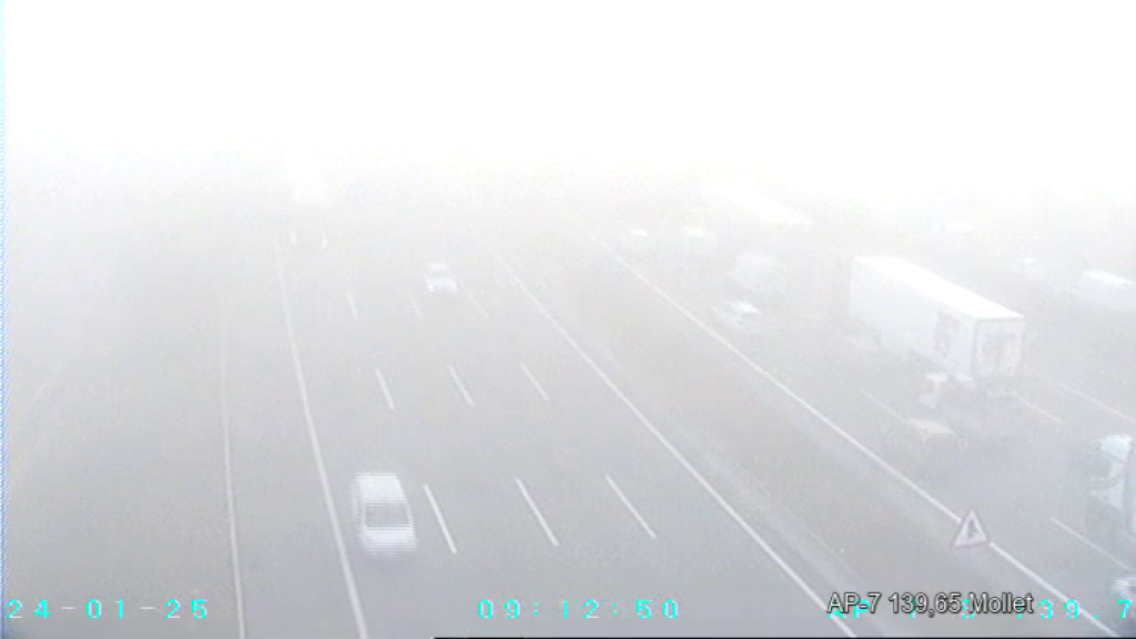 FOTOS: La niebla invade 63 kilómetros de carreteras en Barcelona
