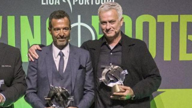 Jorge Mendes, junto a José Mourinho, en una imagen de archivo