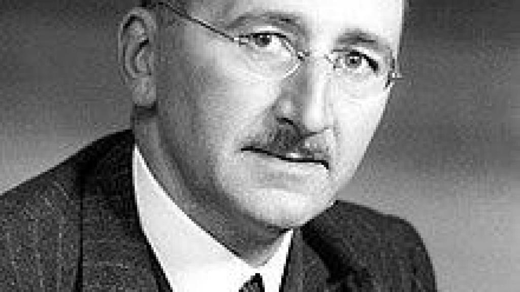 El economista Friedrich Hayek
