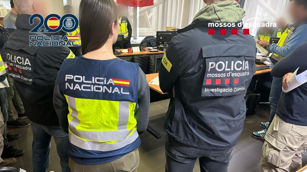 Operativo policial conjunto de los Mossos y la Policía para la desarticulación del grupo criminal que desembarcó cuatro toneladas de hachís en l'Ametlla de Mar