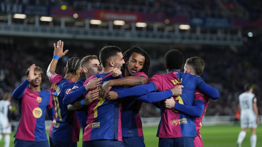 Los jugadores del Barça celebran un gol del Barça en la contundente victoria contra el Valencia