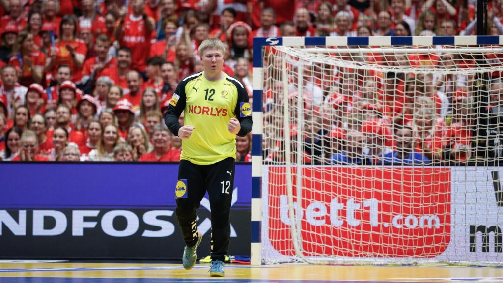Emil Nielsen, portero del Barça de balonmano, durante el Mundial 2025