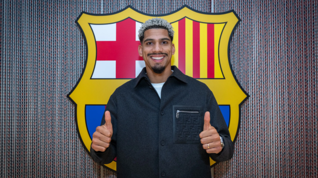 Ronald Araujo celebra su renovación con el Barça hasta 2031