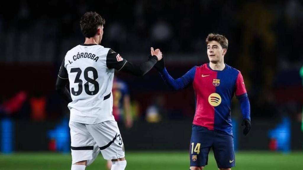 Pablo Torre saluda a Córdoba después del Barça-Valencia en Montjuïc