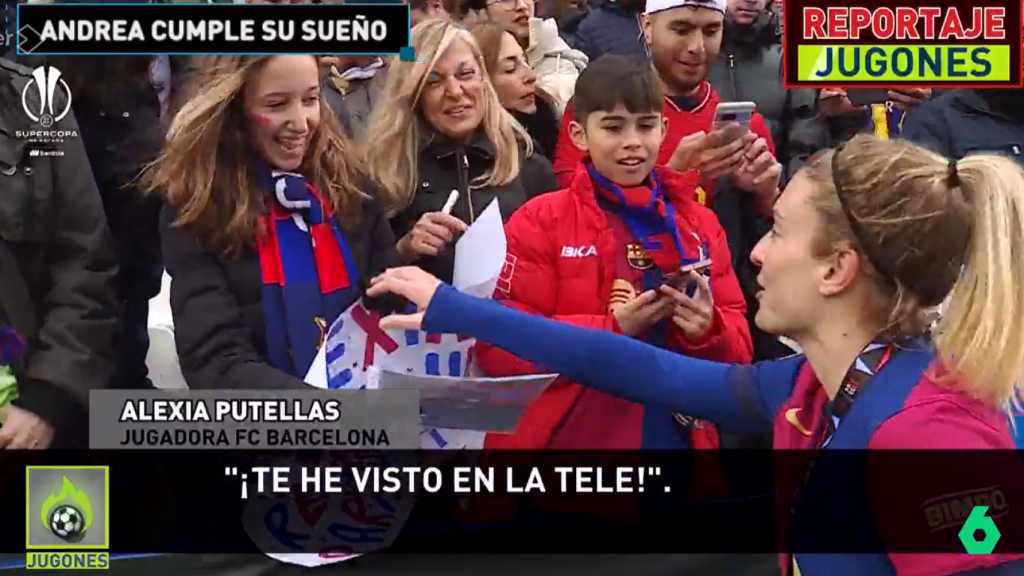 Alexia le entrega su camiseta a Andrea después de la final de la Supercopa de España
