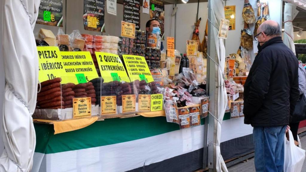 Puesto de embutidos en la Candelera