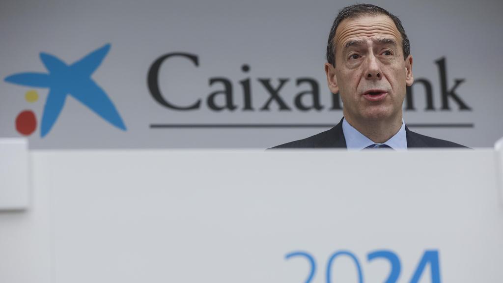 El consejero delegado de CaixaBank, Gonzalo Gortázar, presenta a los medios de comunicación los resultados de la entidad correspondientes al ejercicio 2024, en la sede de Caixabank, en Valencia