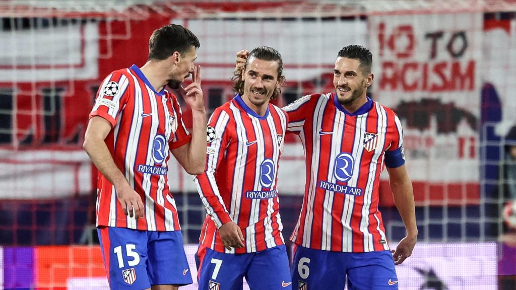 Clément Lenglet, Antoine Griezmann y Koke celebran un gol del Atlético de Madrid contra el RB Salzburgo en la Champions League