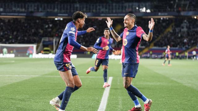 Lamine y Raphinha, tras el primer gol del Barça
