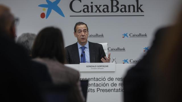 El consejero delegado de CaixaBank, Gonzalo Gortázar, presenta a los medios de comunicación los resultados de la entidad correspondientes al ejercicio 2024, en la sede de Caixabank, en Valencia