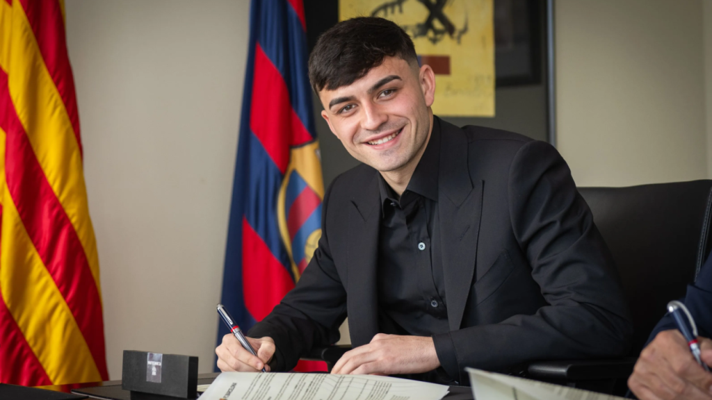 Pedri, en la signatura del seu nou contracte amb el Barça fins al 2030