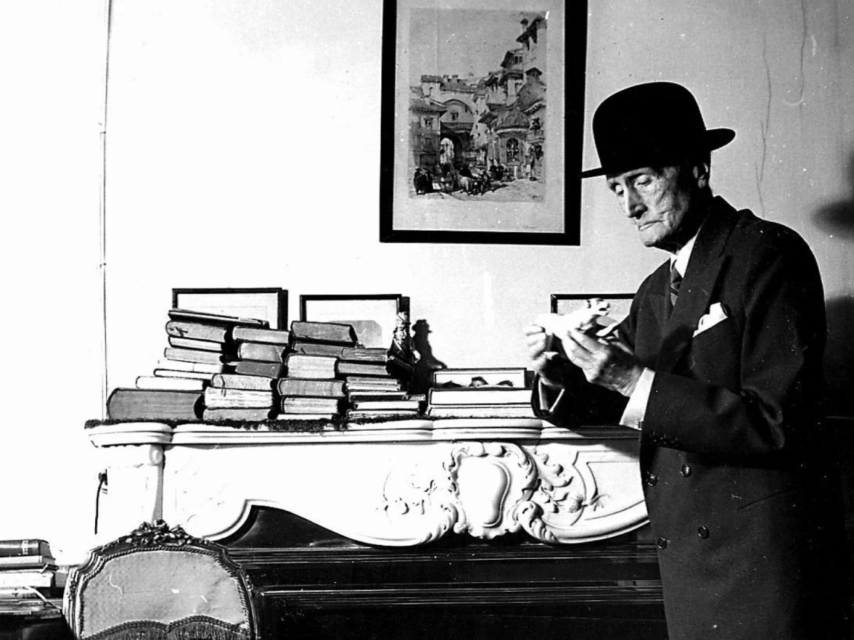 Azorín en su casa de Madrid