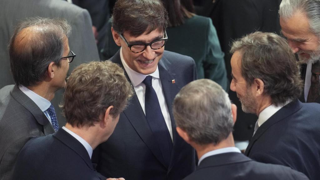 El presidente de la Generalitat, Salvador Illa, junto representantes del tejido económico catalán