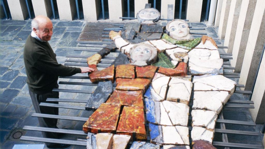 Maties Palau Ferré con una de sus obras