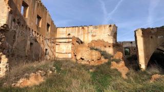El abandonado castillo del siglo XVI que pone en jaque a una inmobiliaria catalana, el Mas del Cusidó