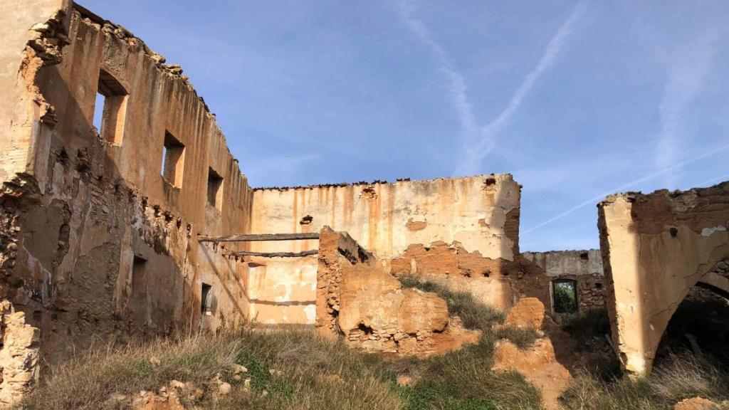 El abandonado castillo del siglo XVI que pone en jaque a una inmobiliaria catalana, el Mas del Cusidó