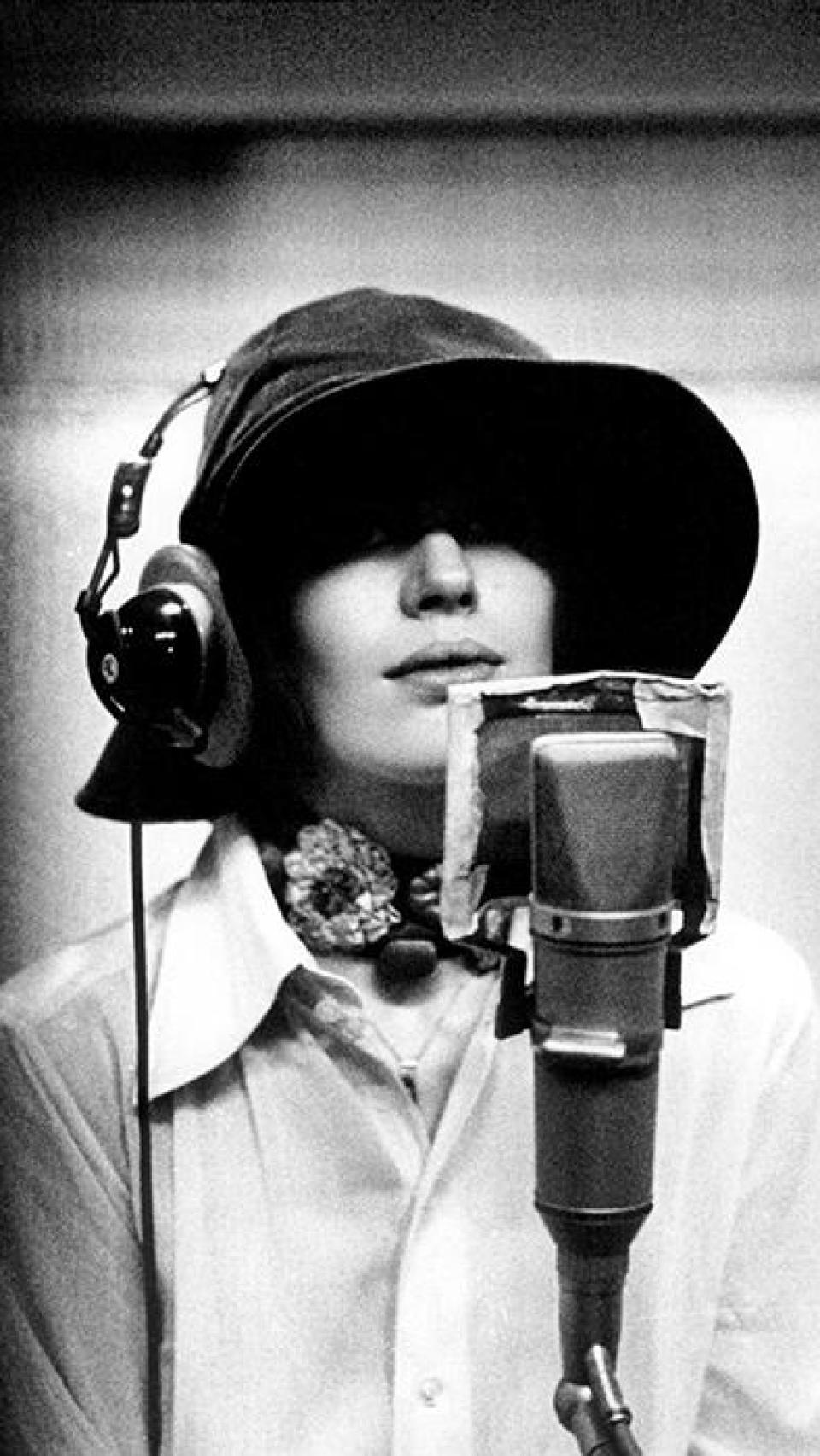 Marianne Faithfull recording 'Sister Morphine'