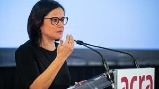 Cinta Pascual, presidenta de Acra, en un acto