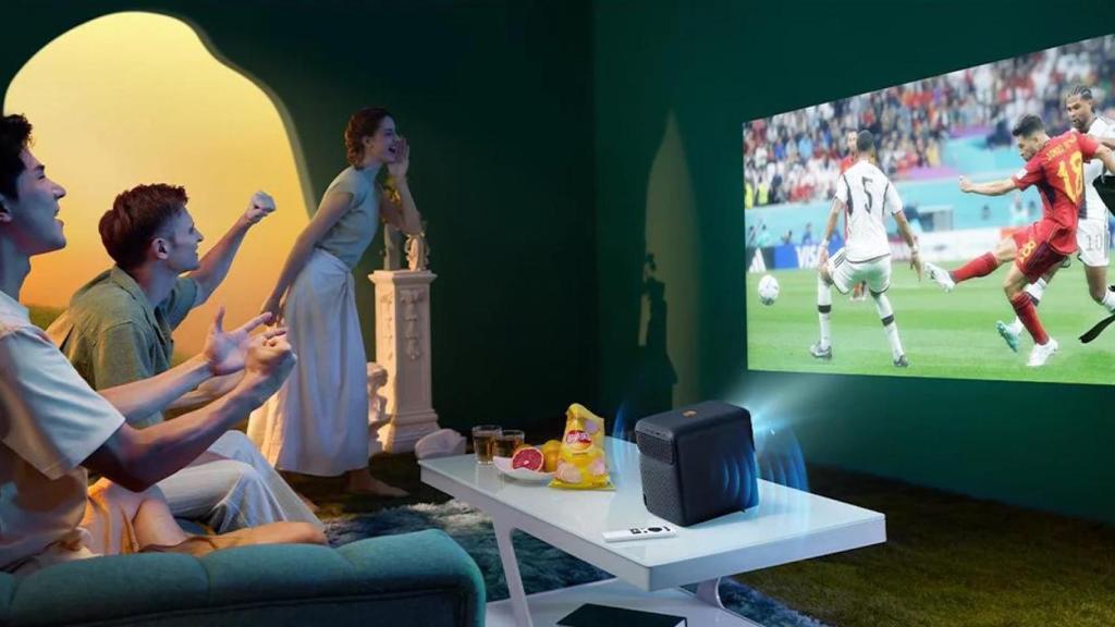 Partido de fútbol con un Proyector