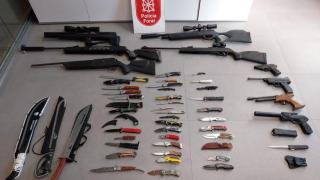 Armas blancas decomisadas por la policía